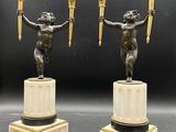 paire de bougeoirs anciens en bronze et marbre sur socles