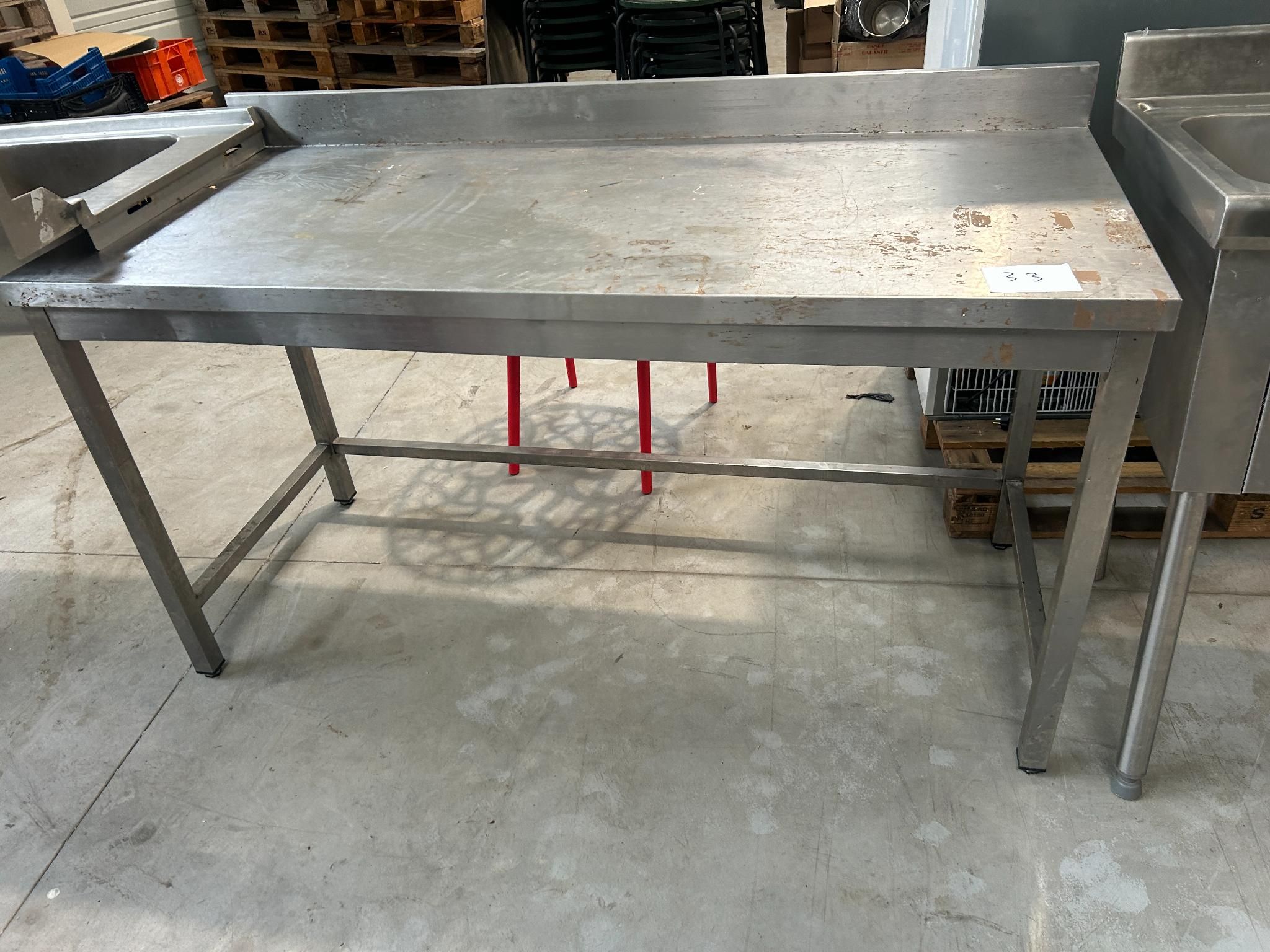 Table inox, dimensions : 160x70x84 cm, en l'état