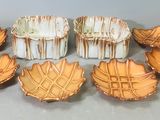 un ensemble de petits bols posés sur une table