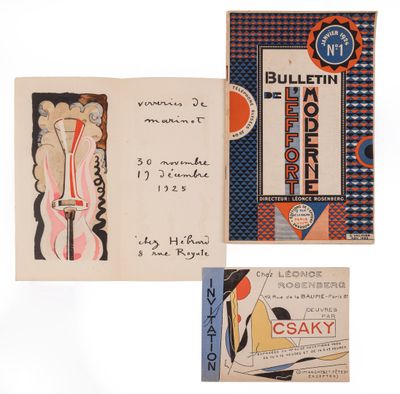 Trois livres sont ouverts sur une surface blanche, et l'un d'entre eux comporte l'image d'une femme