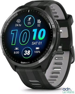 gros plan d'une montre intelligente sur fond blanc