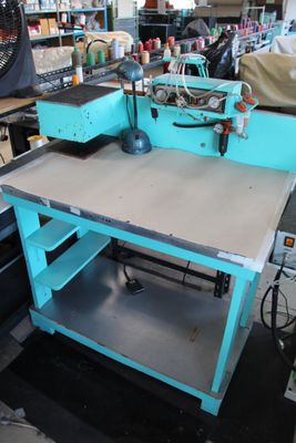 1 table de mise en peinture