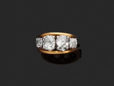 une bague à trois pierres en diamant