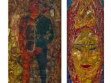 Deux tableaux représentant un homme et une femme sont exposés sur un fond blanc.