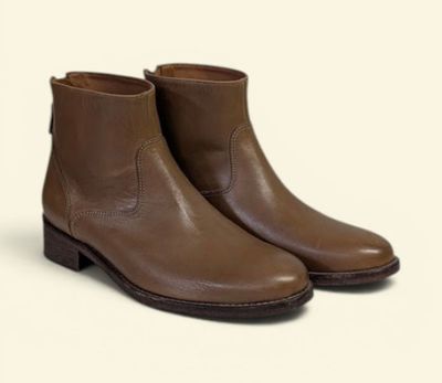 men ' s brown leather ankle boots on a white background