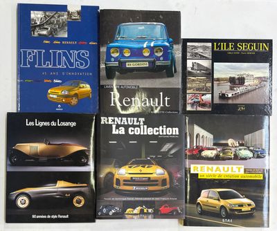 plusieurs livres posés sur une table blanche, avec une voiture jaune et une voiture bleue