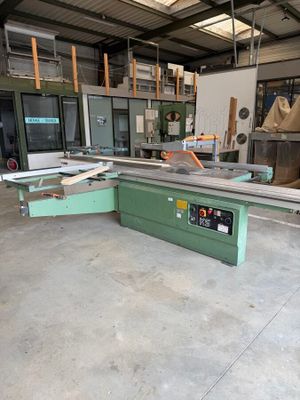 a large machine that is sitting in the middle of a room