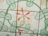 a picture of a tile with flowers and leaves on it