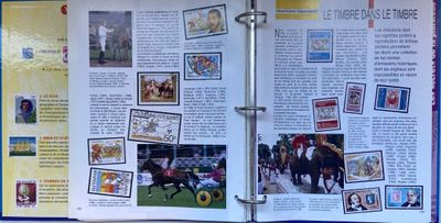 un livre ouvert sur lequel figurent des images de chevaux et de personnes