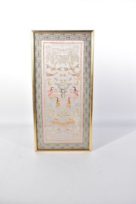tableau encadré représentant une femme et deux enfants