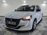 vue de face d'une voiture blanche dans un showroom
