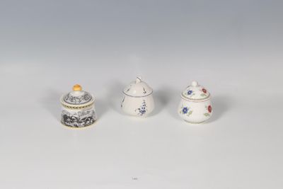 VILLEROY ET BOCH Réunion de 3 sucriers dont "Vieux Luxembour…