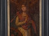 un tableau représentant une femme tenant un oiseau dans ses bras