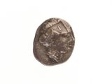gros plan d'une pièce de monnaie sur une surface blanche avec un fond blanc