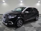 Le nouveau SUV Renault Capto est garé dans un showroom.