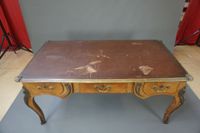 Bureau plat en placage d'acajou ouvrant par trois tiroirs en… (photo 2)