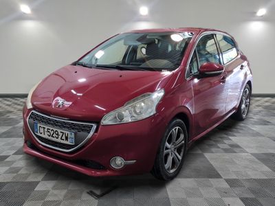 la photo d'une voiture rouge garée dans un garage