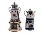 two teapots that are sitting next to each other