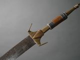 un gros plan d'un couteau à manche en bois