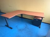 l'image d'un bureau sur lequel se trouve un ordinateur