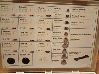 une photo d'une machine sur laquelle se trouvent de nombreux boutons
