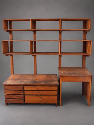 une étagère en bois avec deux tiroirs et un bureau posé dessus