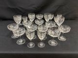 lot de douze verres à vin en cristal