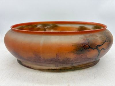 LEUNE. (1861-1930) JARDINIERE ovale en verre à décor peint d…