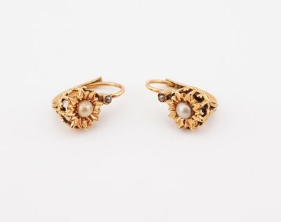 an image of a pair of gold earrings with pearls