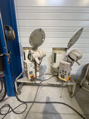 deux machines installées dans une pièce