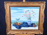 un tableau représentant des fleurs dans un vase et un panier posés sur un chevalet