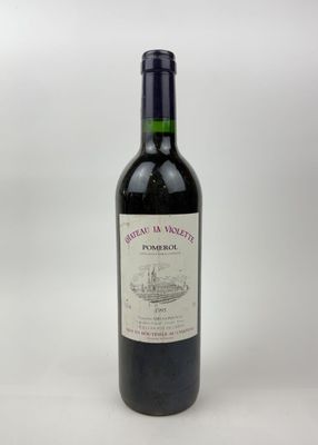 une bouteille de vin rouge sur fond blanc, avec le dessin d'un bateau