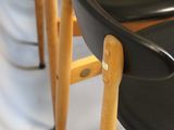 many chairs that are lined up in a row