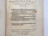 un vieux livre avec un titre en noir et blanc