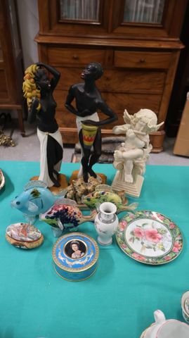 Lot de figurines en résine, poisson Pierre de Lune et objets dive...