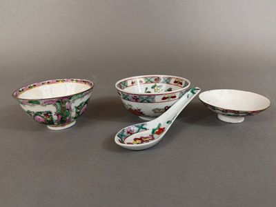 Ensemble de 3 bols à soupe en porcelaine, à décor floral, di…