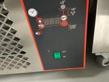 l'image d'une machine posée sur le sol