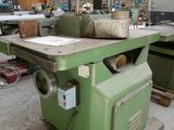 the machine is sitting on the pallet in the warehouse