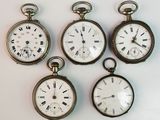 quatre montres de poche anciennes comportant des chiffres romains