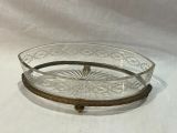 an image of a glass bowl on a stand