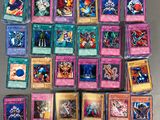 beaucoup de cartes sur la table
