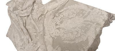 une image d'une robe de femme sur un mannequin