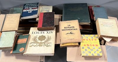 a lot of books that are sitting on top of a table