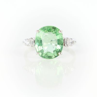 Bague en or gris (750‰) sertie d'une tourmaline verte ovale … - Photo 1