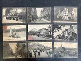 plusieurs vieilles photographies en noir et blanc représentant des personnes marchant dans une rue