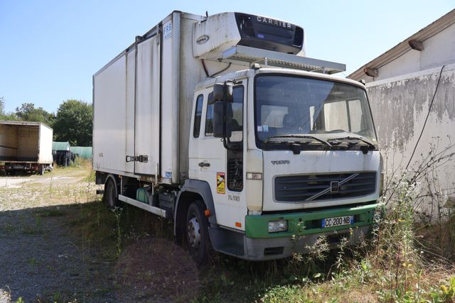 Véhicule poids lourd VOLVO FL180 immatriculé CC-200-BB, 1ère mise...