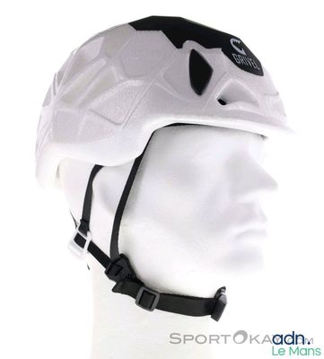 un gros plan d'un casque posé sur la tête d'un mannequin