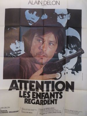 une affiche de cinéma pour attirer l'attention : « Les enfants regardent »