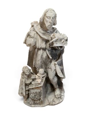 une statue représentant un homme tenant un enfant et un chien dans ses bras