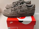 nike dunk dunk dunk low grey sued men ' s size 9 5 5 5 5 5 5